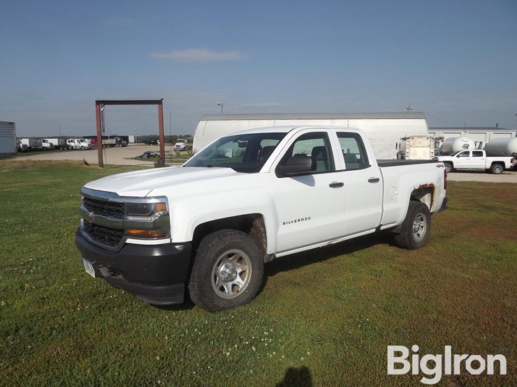 2017-chevrolet-silverado-1500-image-1