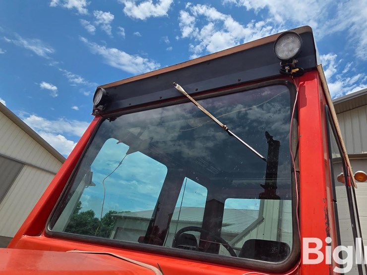 1976-massey-ferguson-1135-image-19