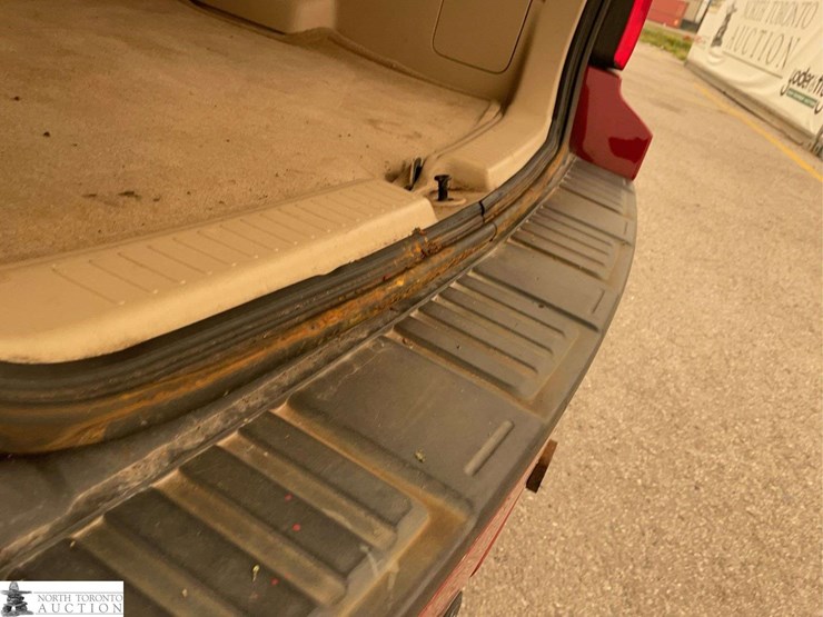 2011-ford-escape-image-32