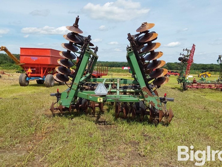 john-deere-330-image-6