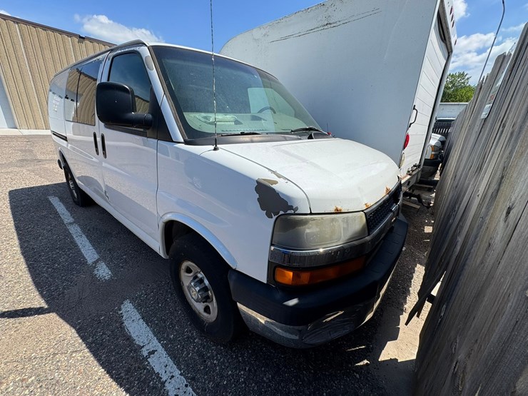 #1896-•-2008-chevy-express-van-image-7