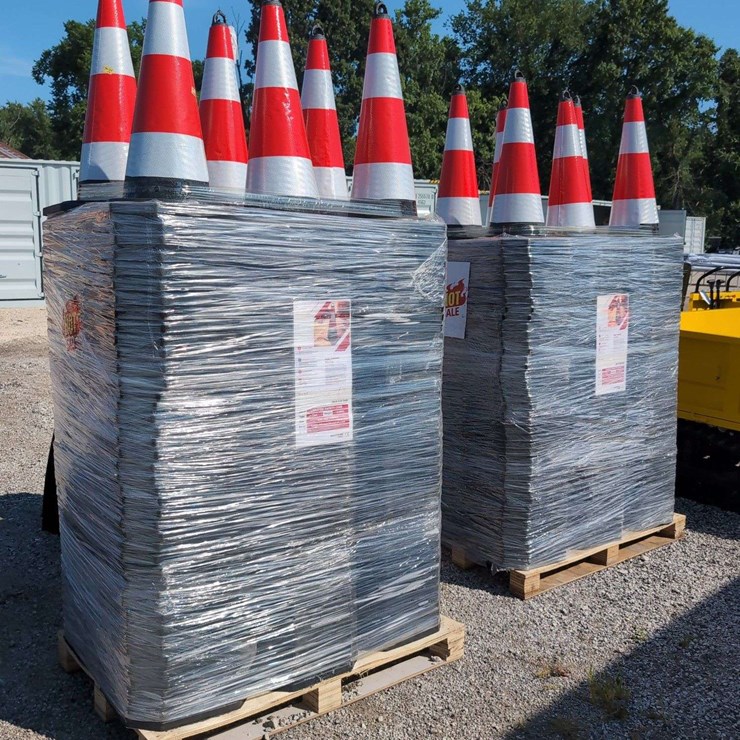 (50) 28" Traffic Cones
