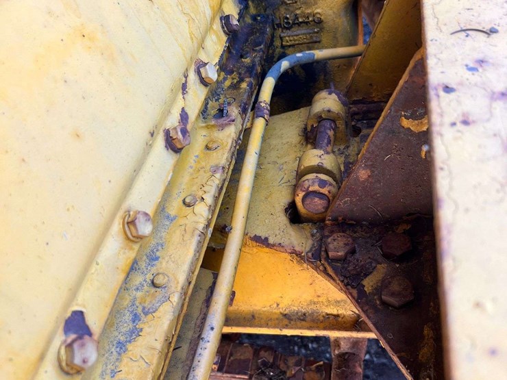 caterpillar-d6-image-21