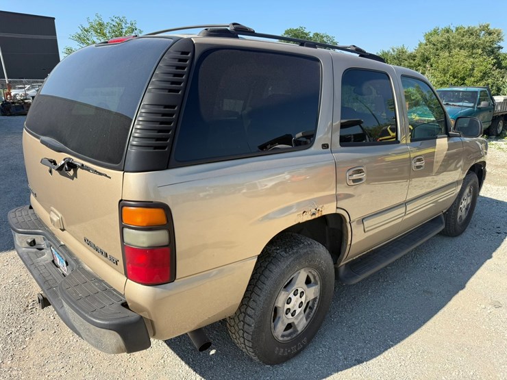 2005-chevrolet-tahoe-image-15