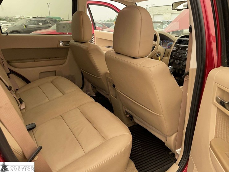 2011-ford-escape-image-15