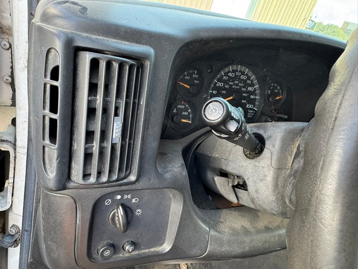 #1895-•-2007-chevy-etv-van-image-32