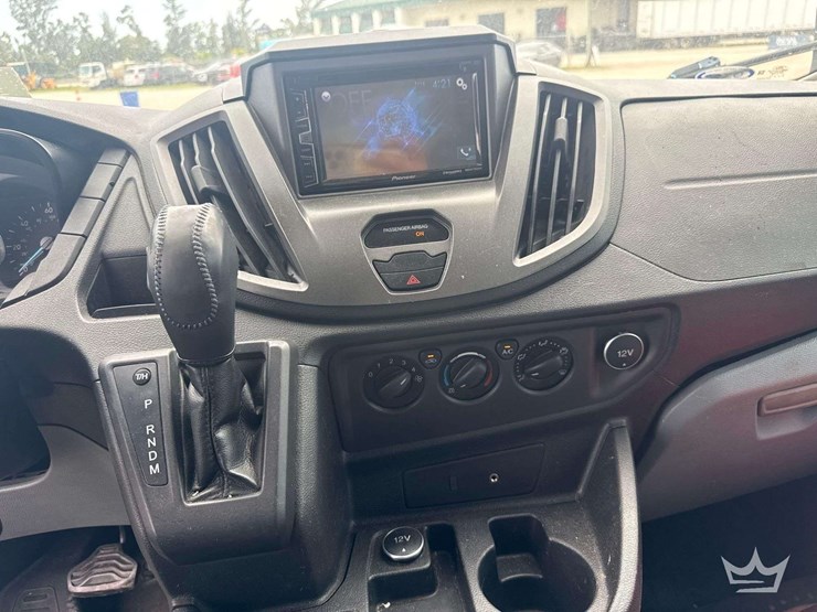 2016-ford-transit-image-26