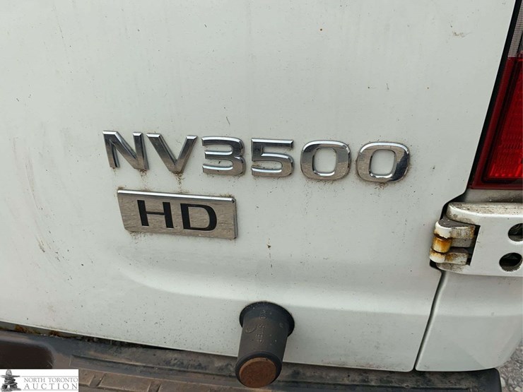 2016-nissan-nv3500hd-image-28