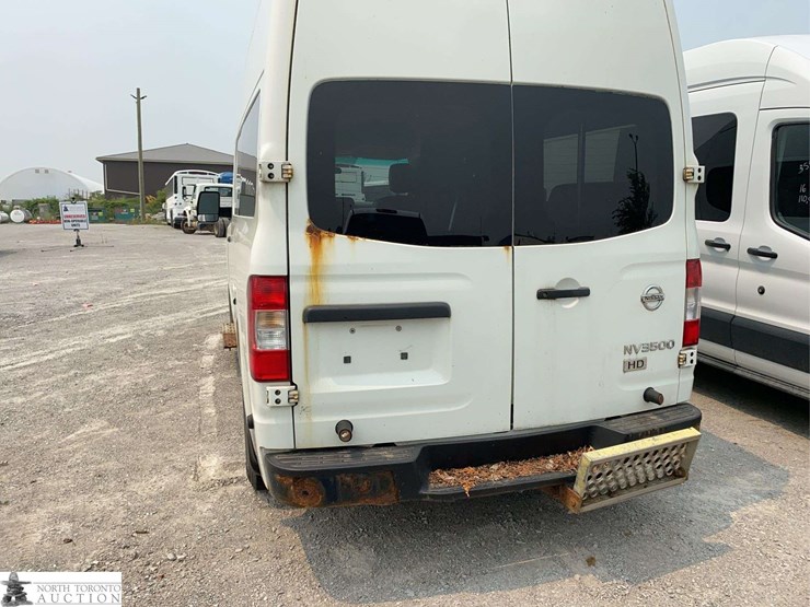 2016-nissan-nv3500hd-image-5