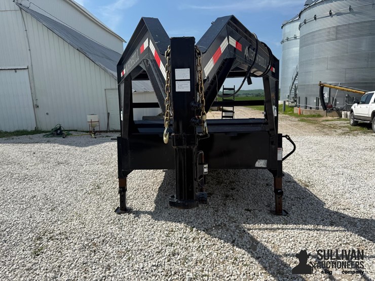 2022-norstar-ironbull-22'-t/a-gooseneck-equipment-trailer-image-2