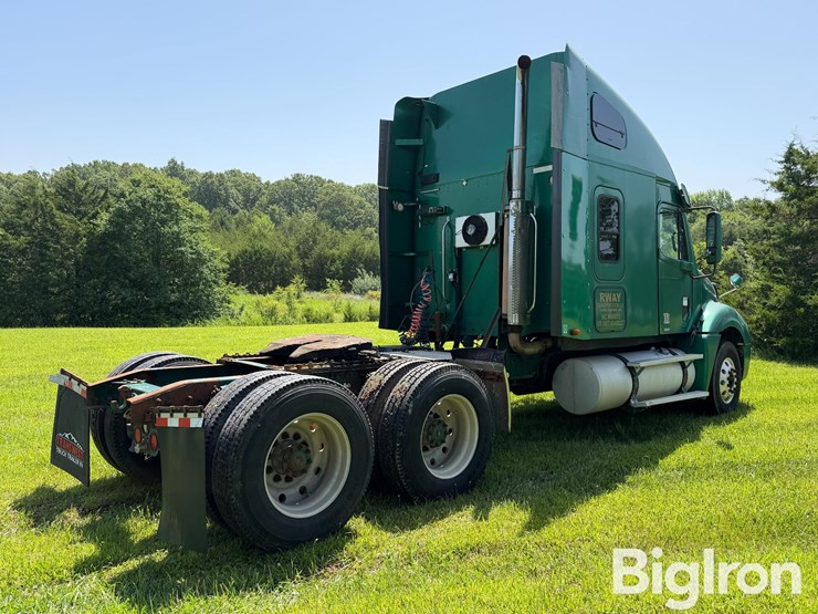 2006-freightliner-columbia-120-image-5
