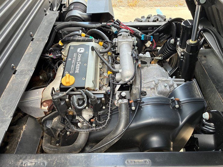 2023-john-deere-gator-image-15