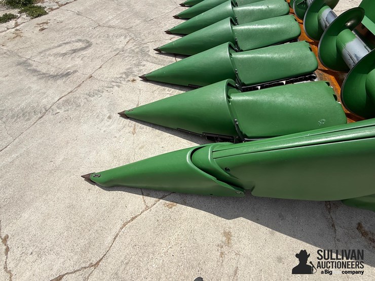 2017-john-deere-608c-image-9