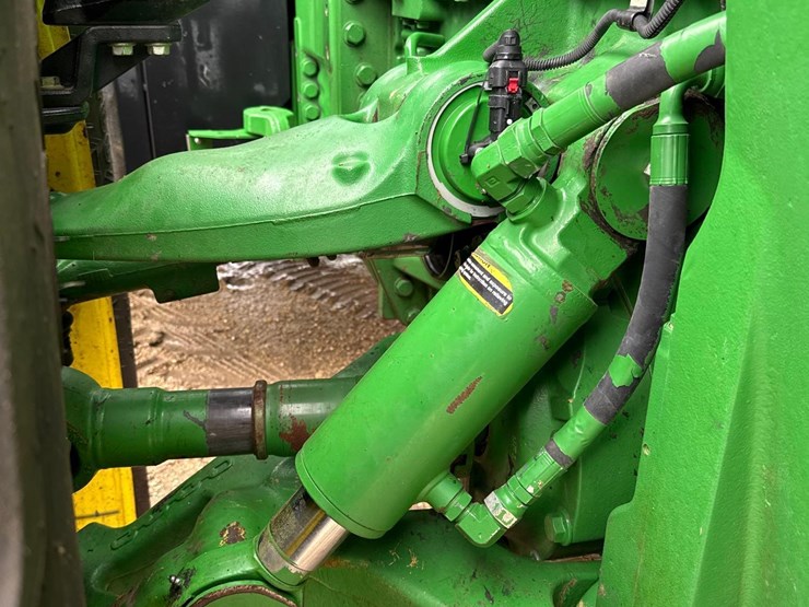 2014-john-deere-8320r-image-15