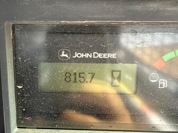 2013-deere-318e-image-41