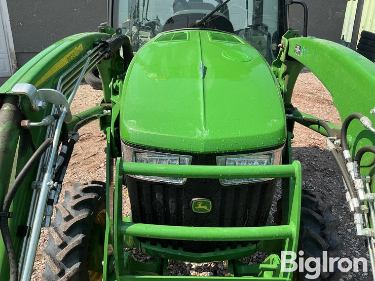 2024-john-deere-3046r-image-15