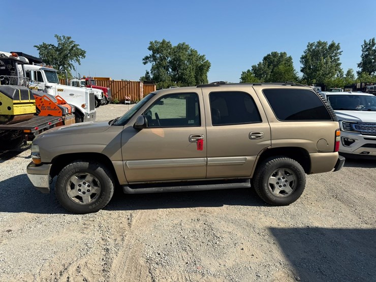 2005-chevrolet-tahoe-image-2