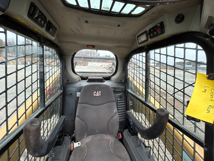 2022-caterpillar-262d3-image-55