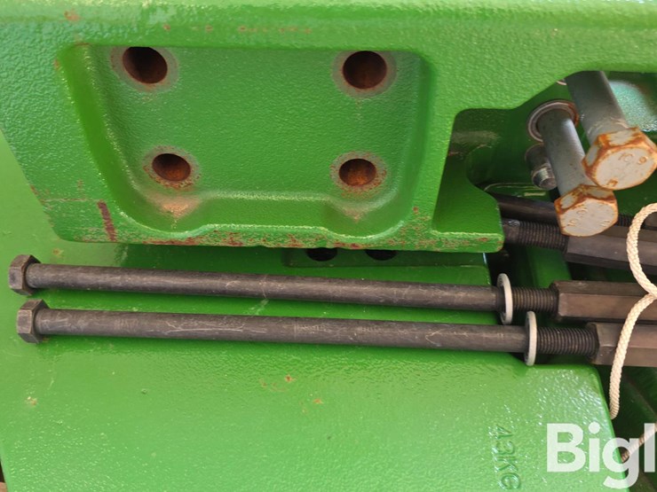 john-deere-weight-bracket-&-suitcase-weights-image-12
