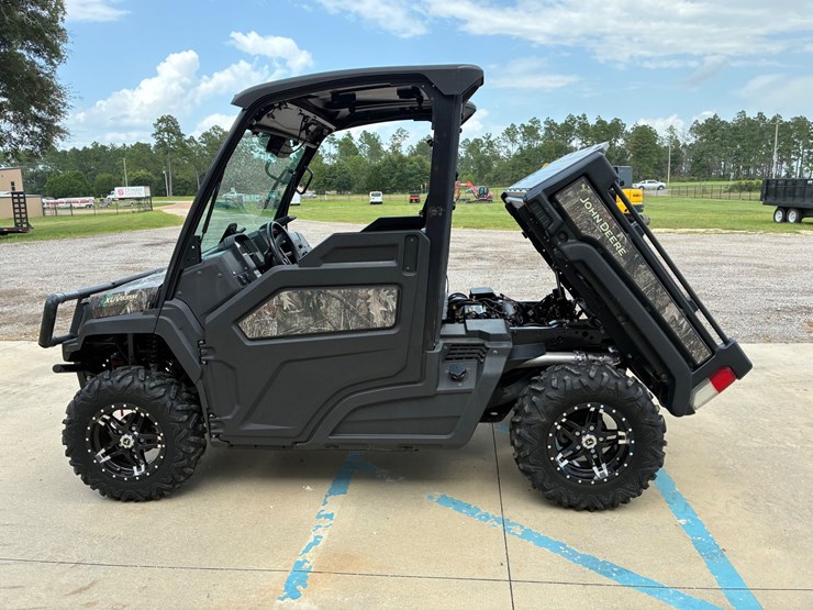 2023-john-deere-gator-image-11
