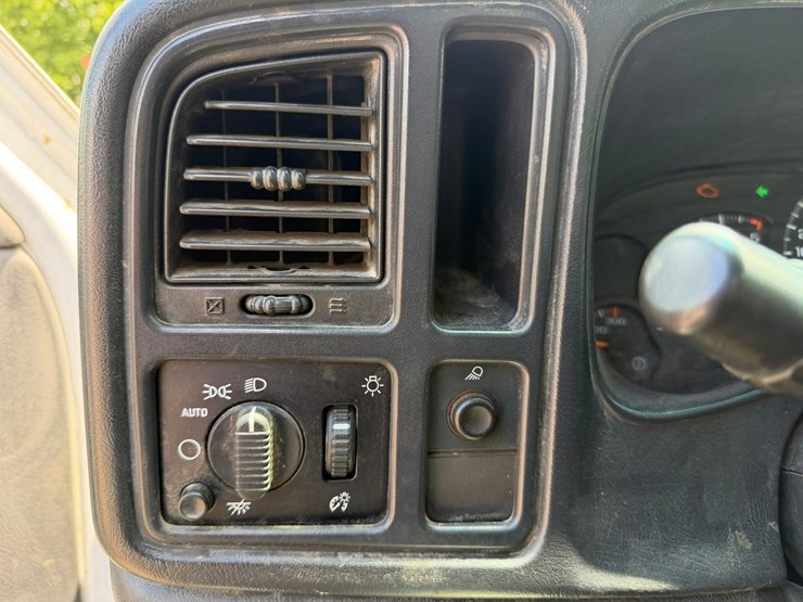 2007-chevrolet-3500-image-40