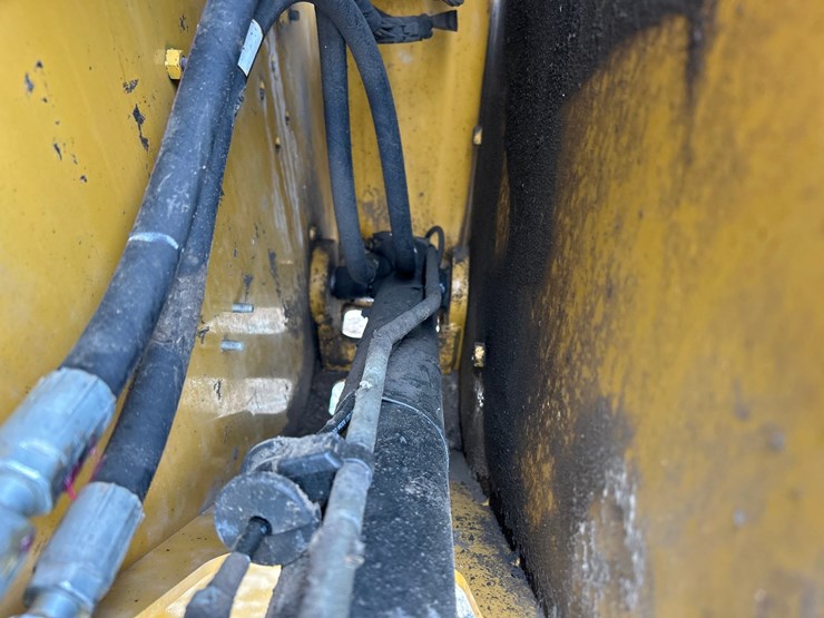 2022-caterpillar-262d3-image-25