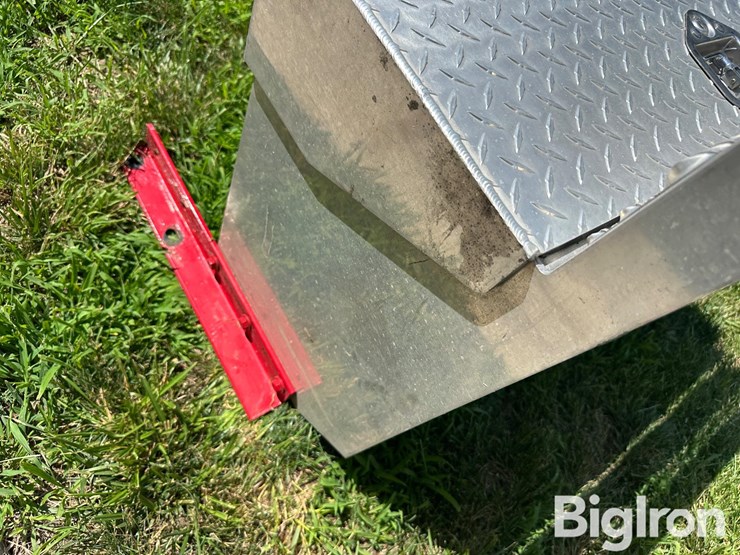 peterbilt-aluminum-step/battery-box-image-15