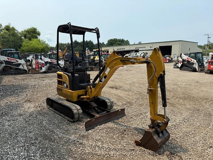 2015-caterpillar-301.7-image-6