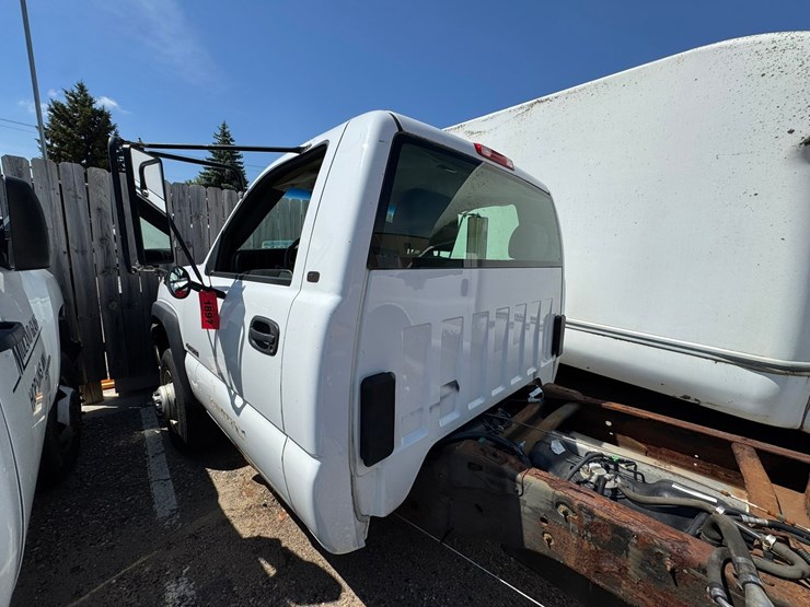 2005-chevrolet-3500hd-image-21