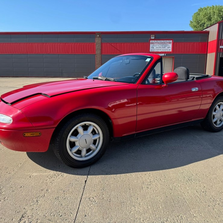 #1872 • 1990 Mazda Miata Convertible
