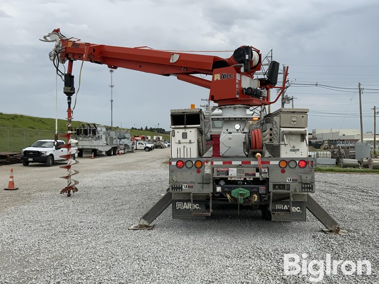 2014-freightliner-m2-106-image-14