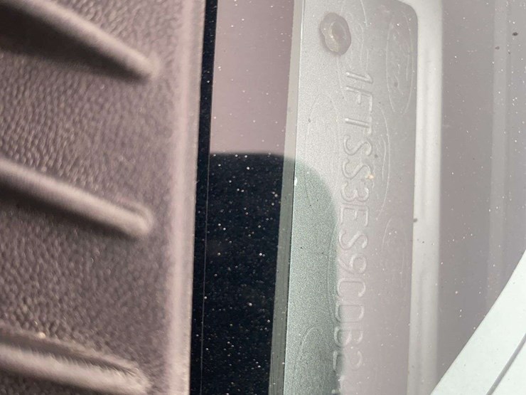 2012-ford-cargo-image-19