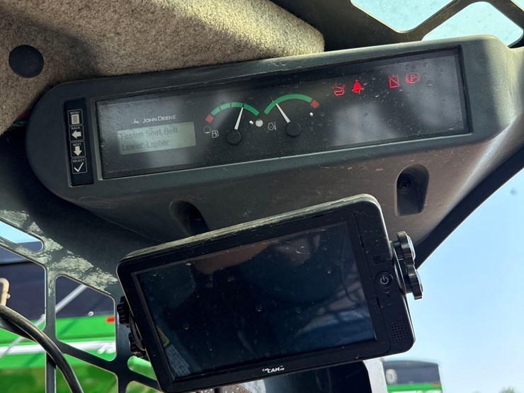 2013-deere-318e-image-40