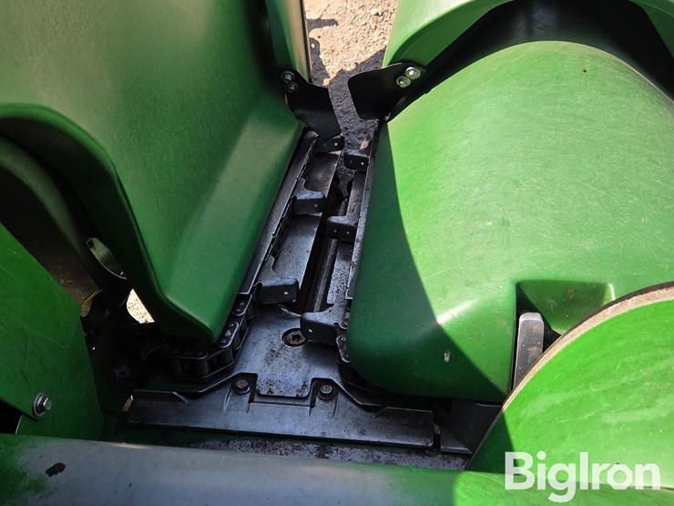 2017-john-deere-608c-image-18