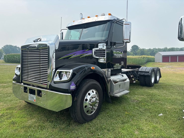 2015-freightliner-coronado-122-sd-image-1