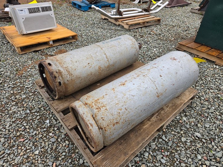 #6102-•-(2)-propane-tanks-image-3