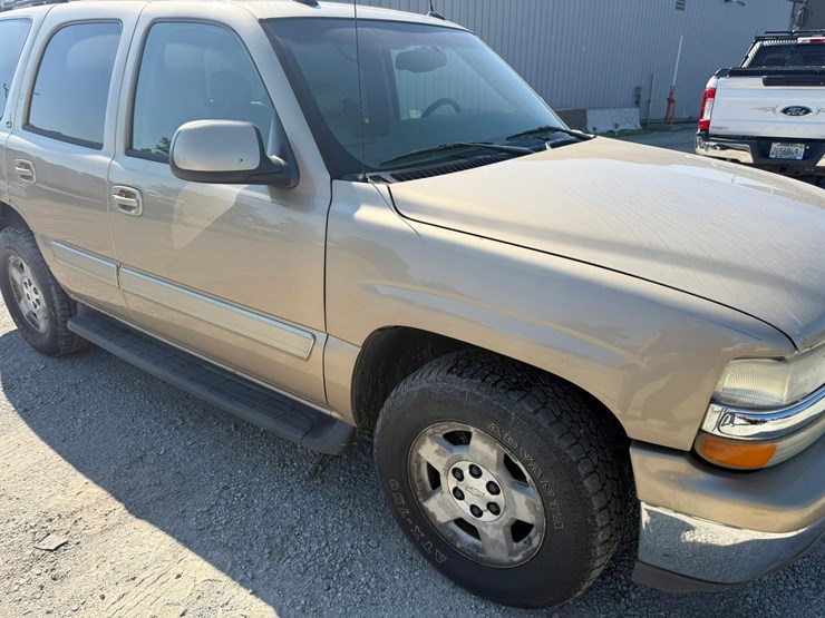 2005-chevrolet-tahoe-image-18