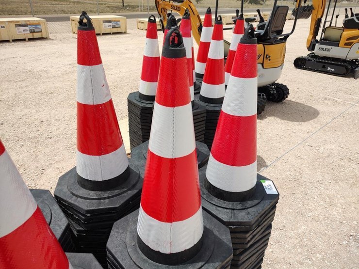 (125)-safety-traffic-cones-image-4