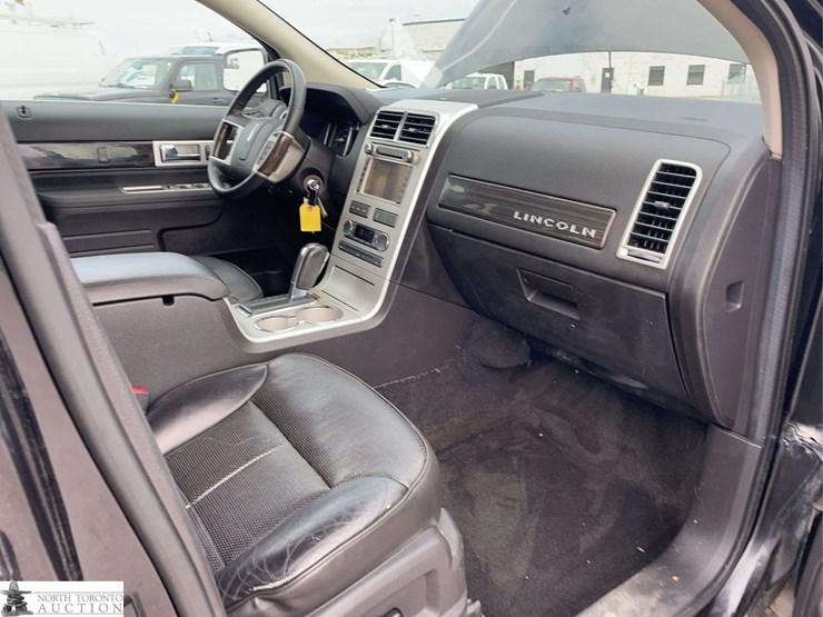 2010-lincoln-mkx-image-18