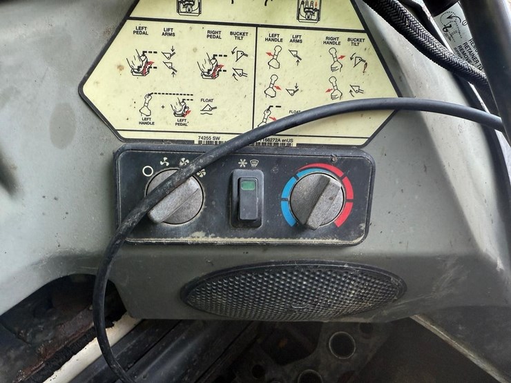 2013-bobcat-s650-image-27