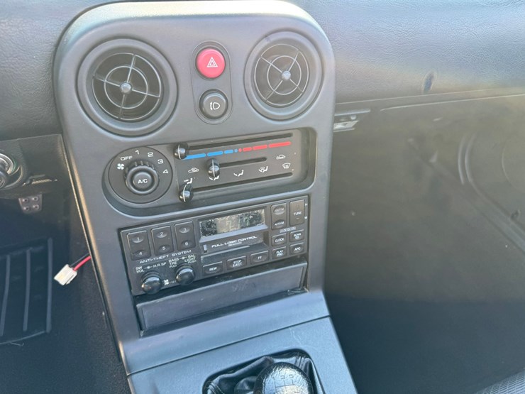 #1872-•-1990-mazda-miata-convertible-image-22