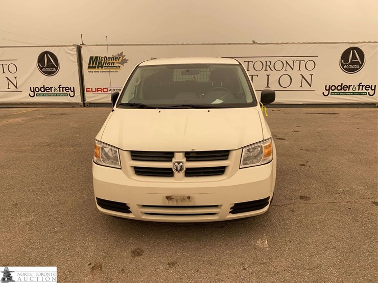 2010-dodge-grand-caravan-image-2