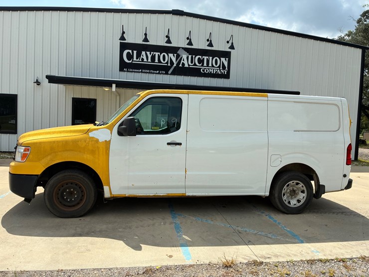 2019-nissan-nv2500-image-1