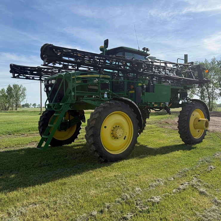 2011 JOHN DEERE 4830