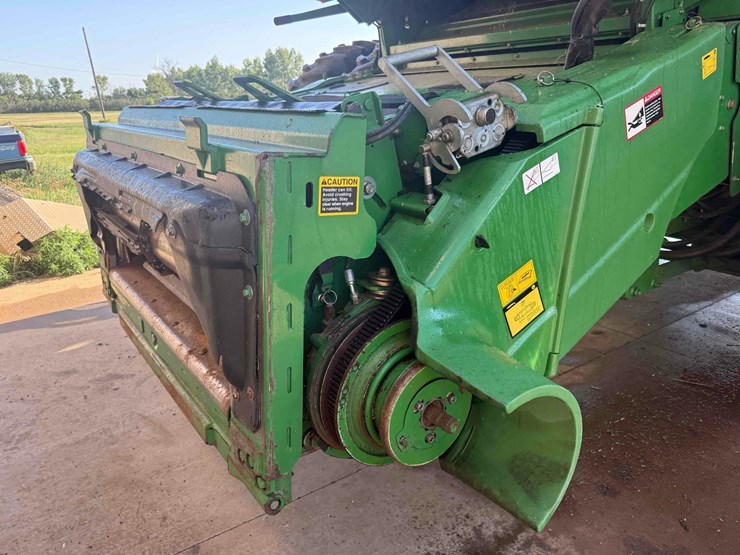 2011-john-deere-9760-combine-image-28