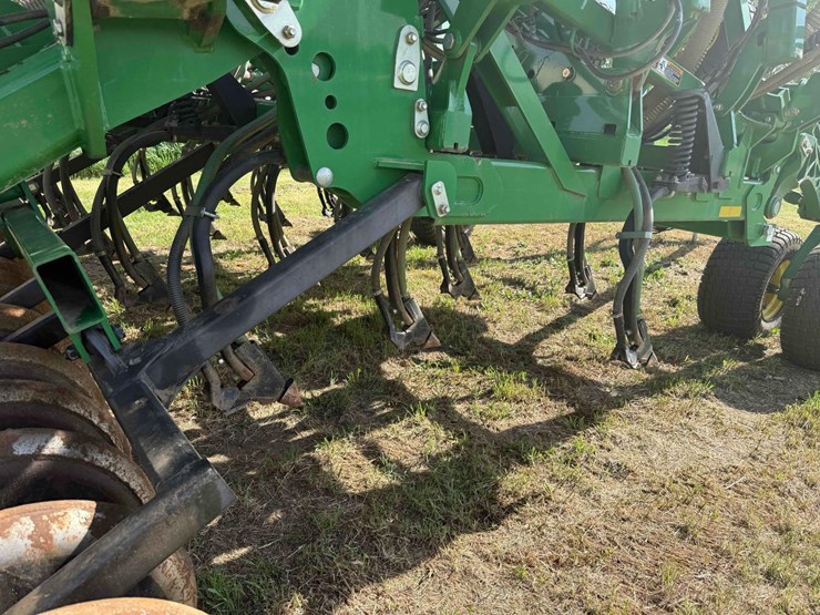 2013-john-deere-1830-image-39