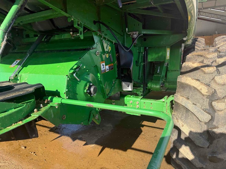 2011-john-deere-9760-combine-image-8