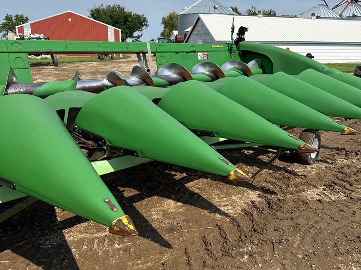2012-john-deere-608c-image-16
