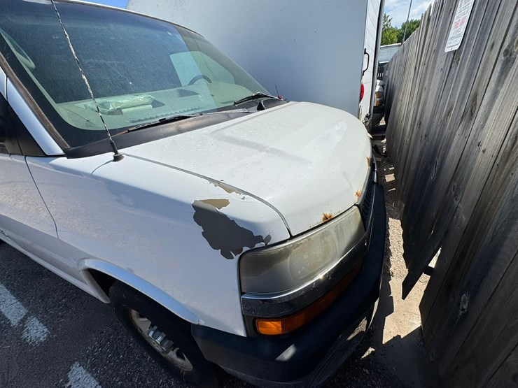 #1896-•-2008-chevy-express-van-image-8