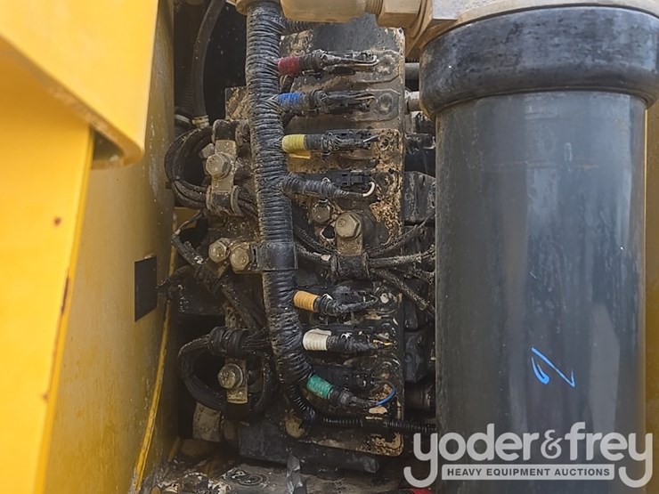 2020-komatsu-d61px-24-image-35